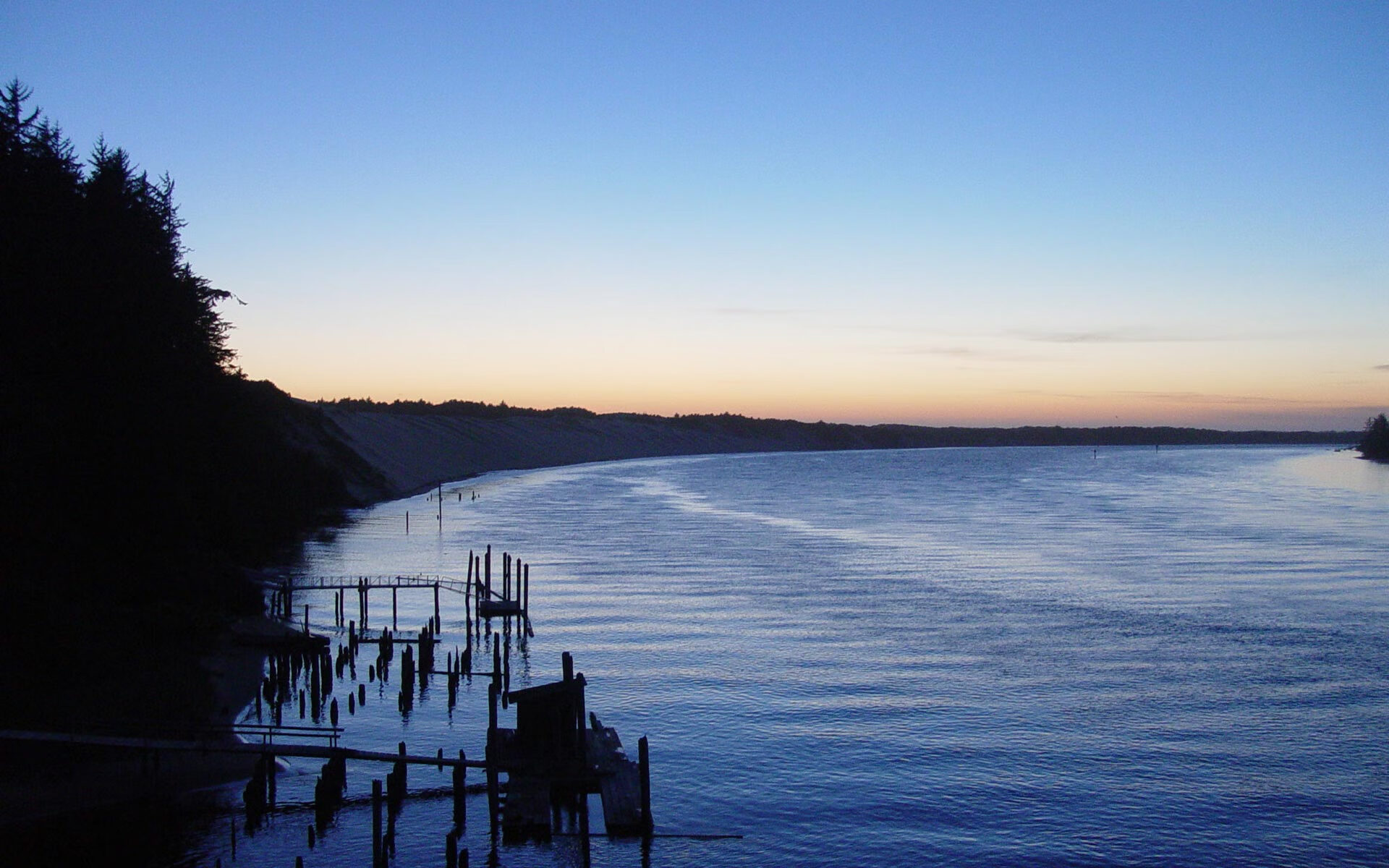 kaiyun app-卢顿镇主场气势如虹，草地球场冲击前列，卢登vn